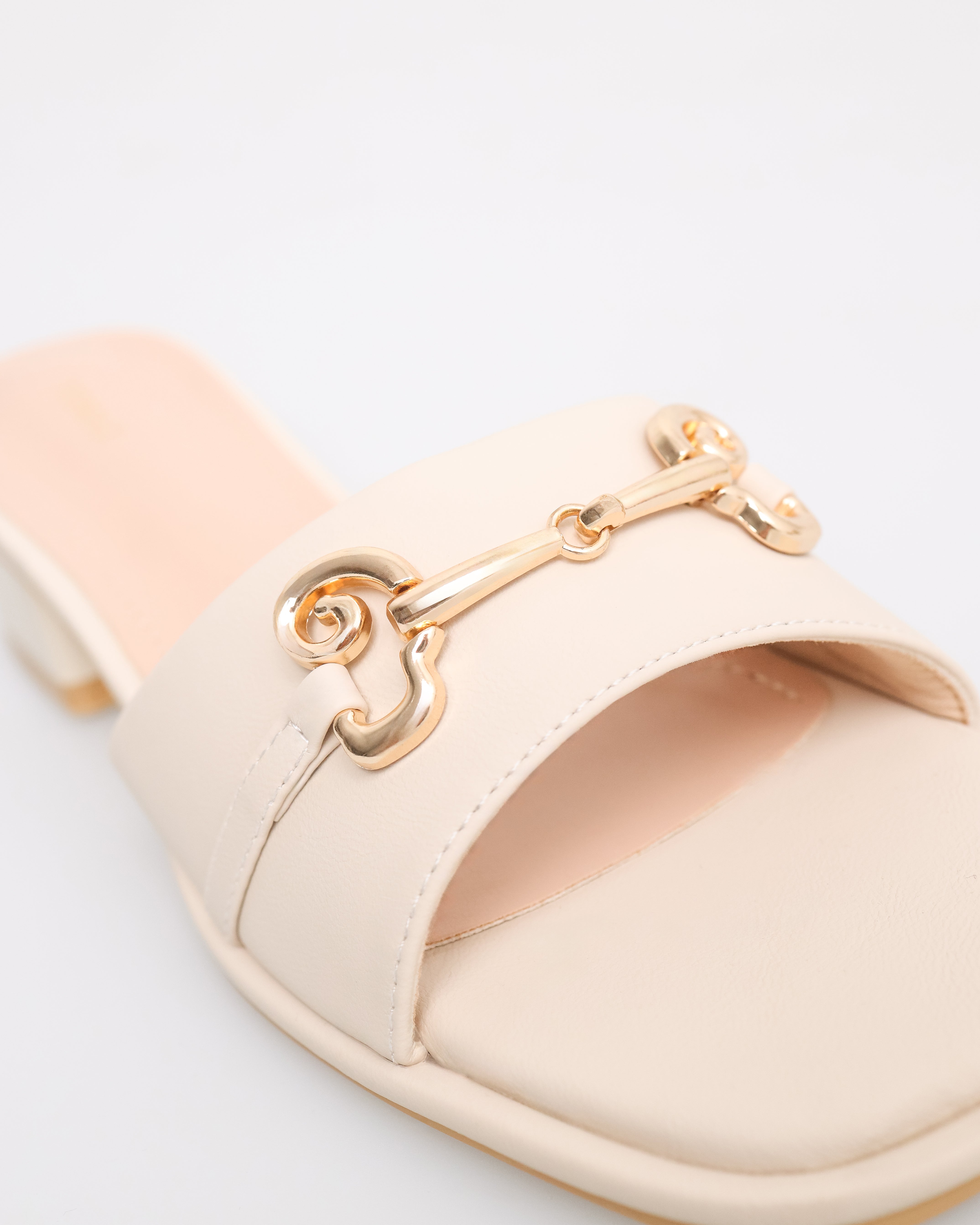 Tomaz NN484 Ladies Horsebit Sandal (Cream)