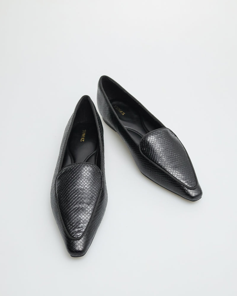 
                  
                    Load image into Gallery viewer, Tomaz FL021 Ladies Pointed Toe Flats (Black)
                  
                