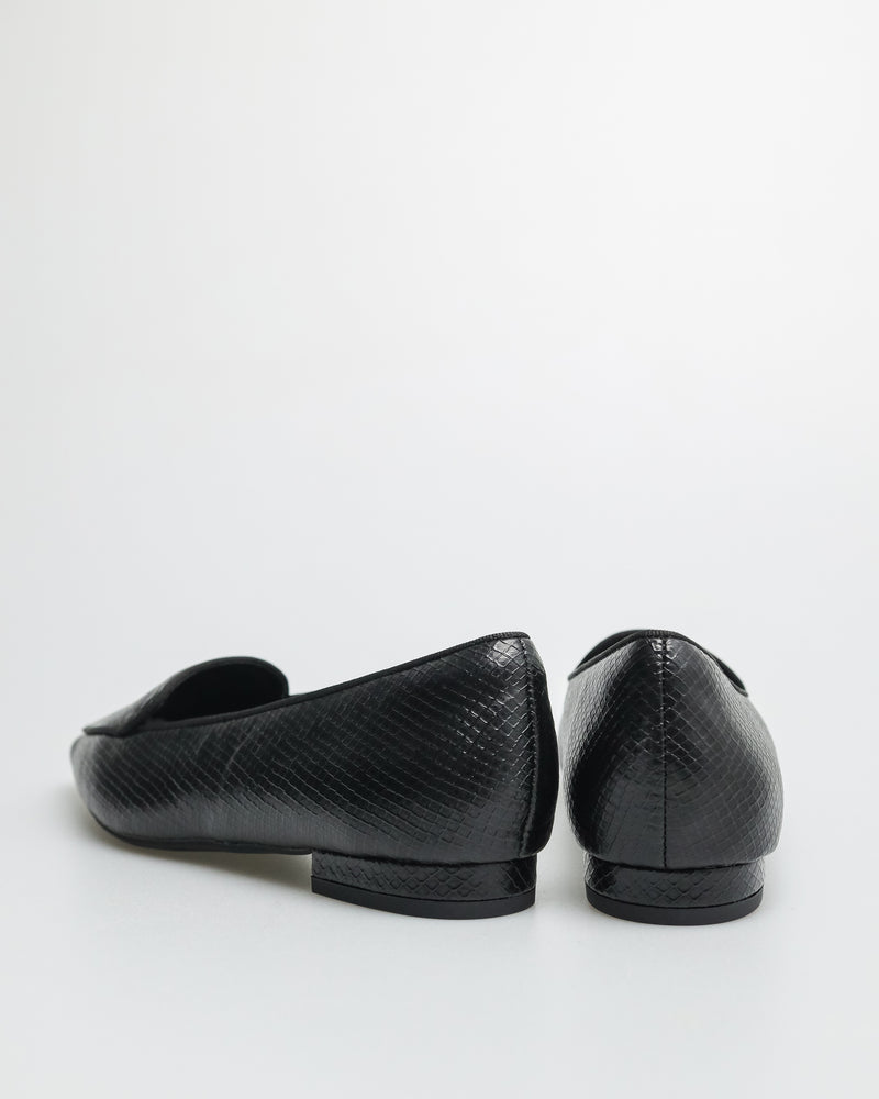 
                  
                    Load image into Gallery viewer, Tomaz FL021 Ladies Pointed Toe Flats (Black)
                  
                