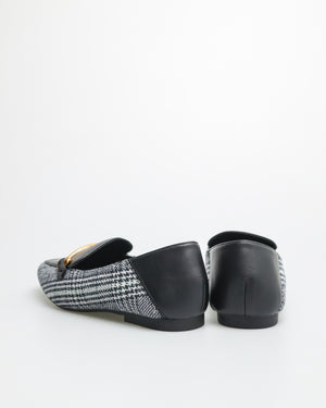 
                  
                    Load image into Gallery viewer, Tomaz FL037 Ladies Checkered Chain-link Flats (Black 1)
                  
                
