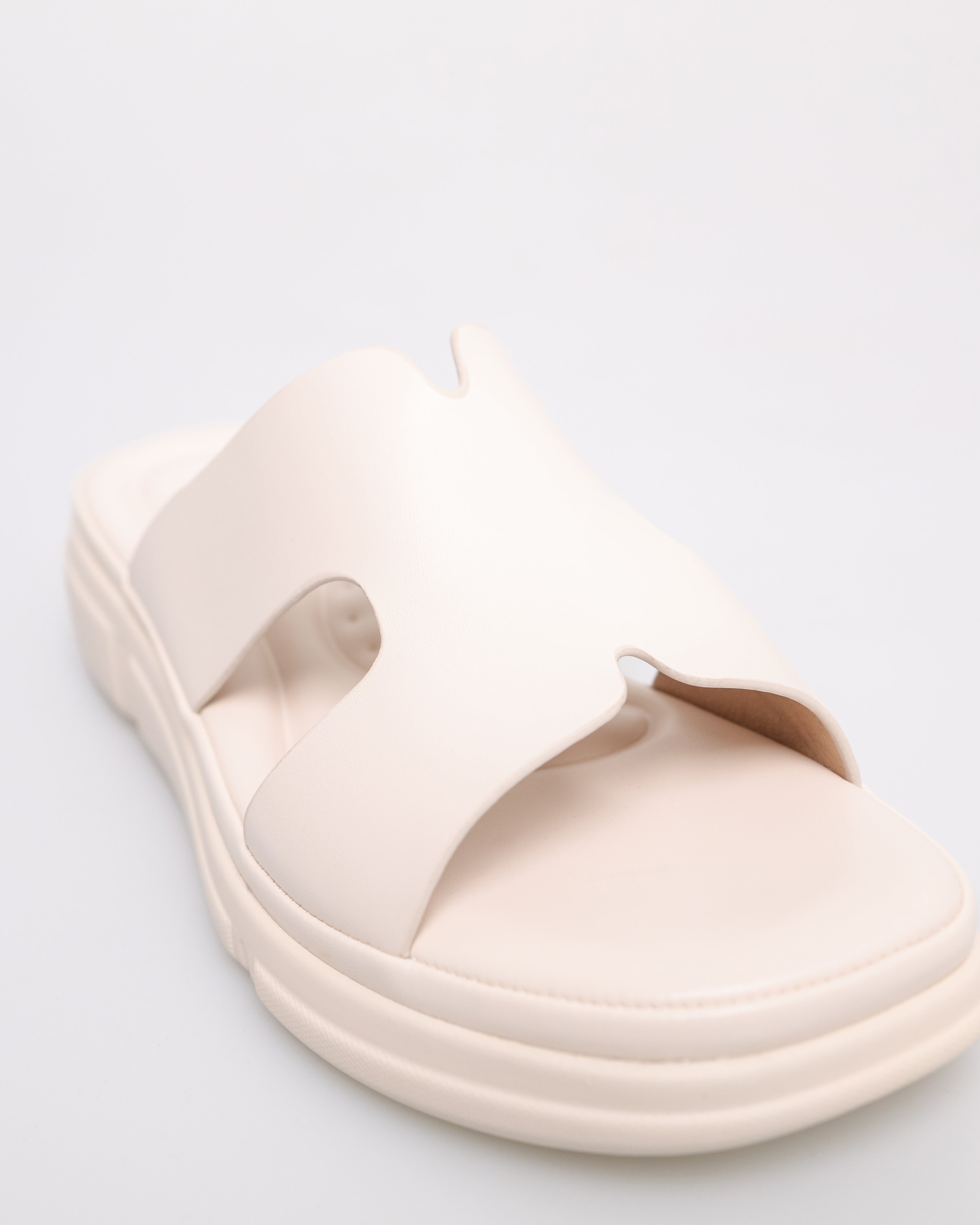 Tomaz NN425 Ladies Urban Loop Sandals (Cream)