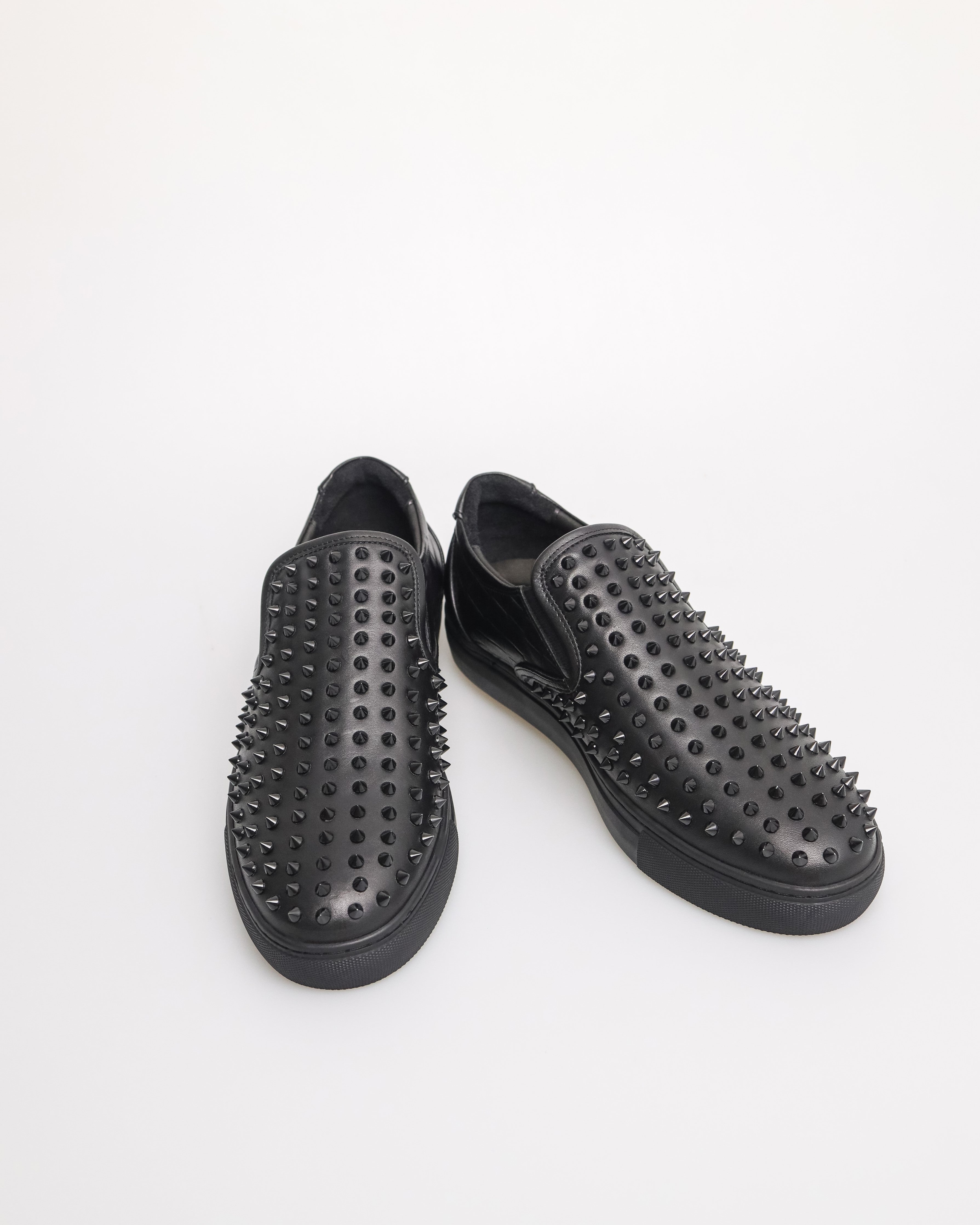 Tomaz C556 Men's Studded Sneakers (Black)