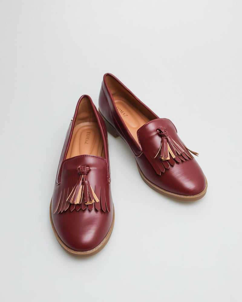 
                  
                    Load image into Gallery viewer, Tomaz NN113 Ladies Tassel Loafers (Maroon)
                  
                