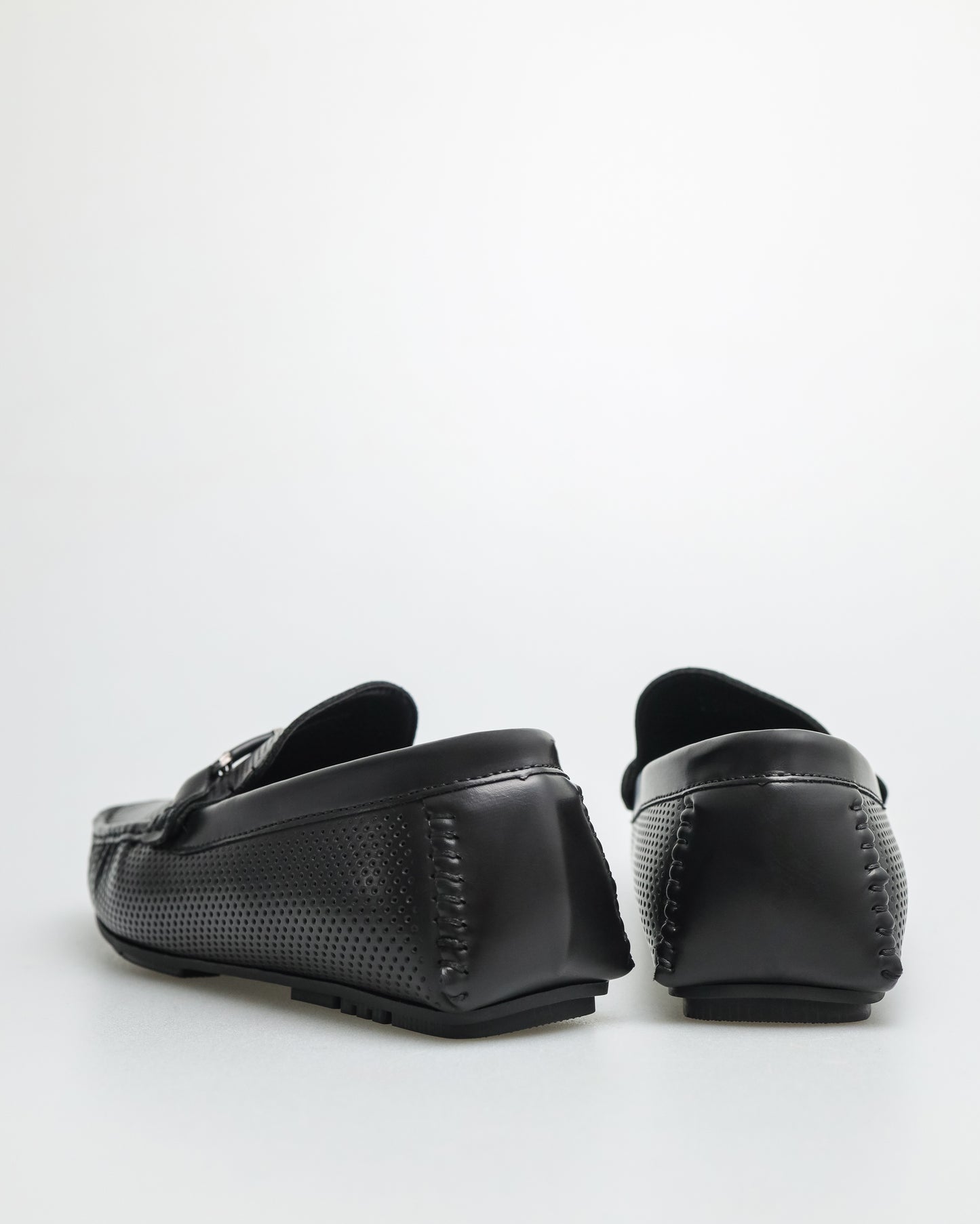 Tomaz C544 Men's Buckle Moccasins (Black)