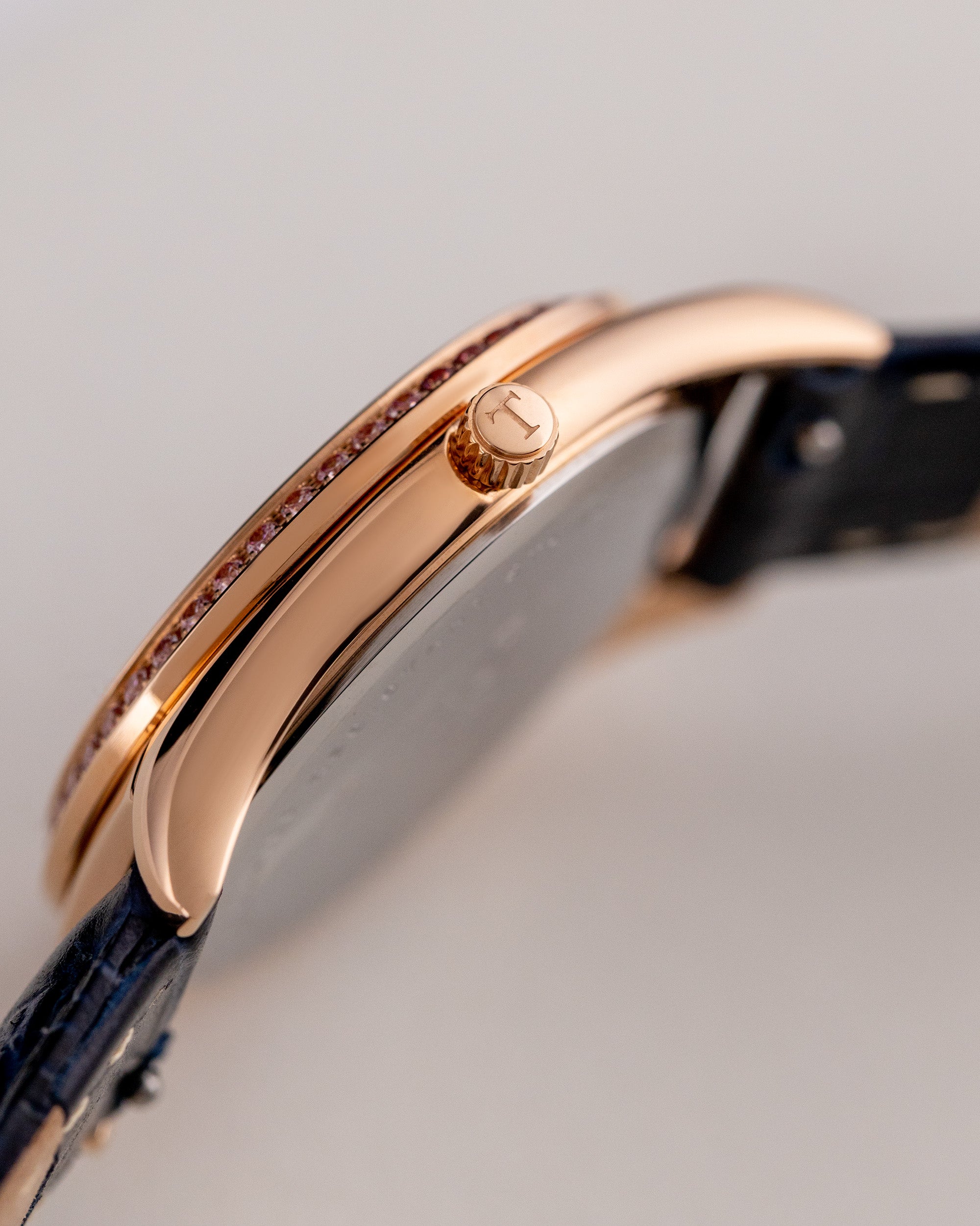 Jam Tangan Wanita Tomaz TQ017L-D29 Stardust (Emas Mawar/Ungu) dengan Swarovski Ungu (Tali Kulit Buluh Tentera Laut)