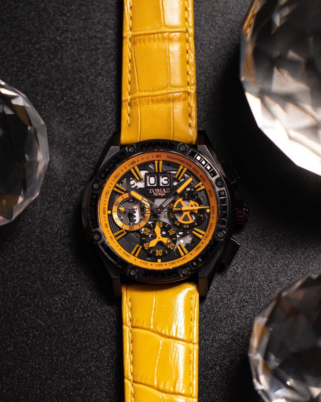 RAWR iii TW024A-D3 (Hitam/Kuning) dengan Swarovski Kuning (Tali Kulit Buluh Kuning)