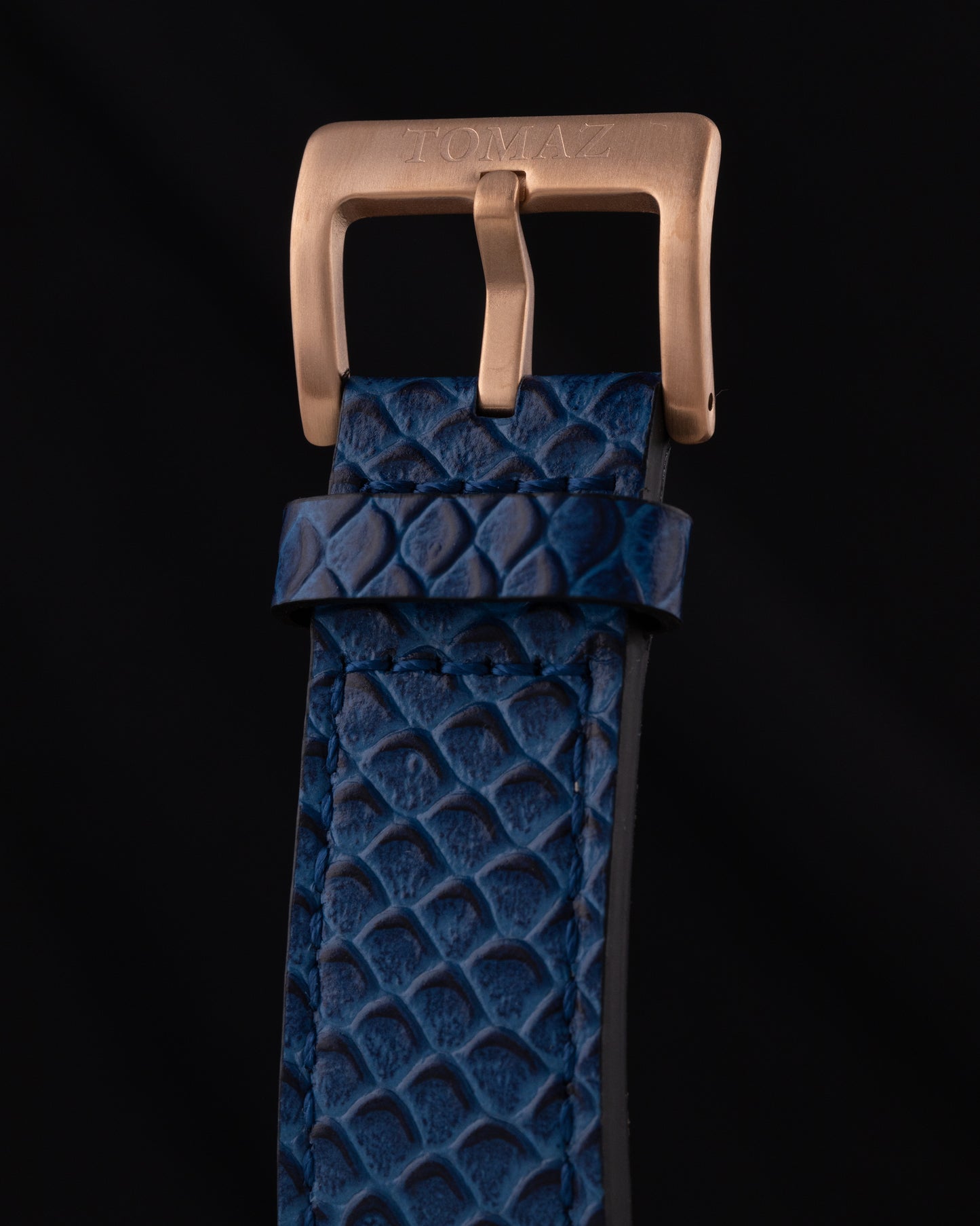 RAWR III TW024I-D9 (Rosegold) with Blue Red Swarovski (Blue Salmon Leather Strap)