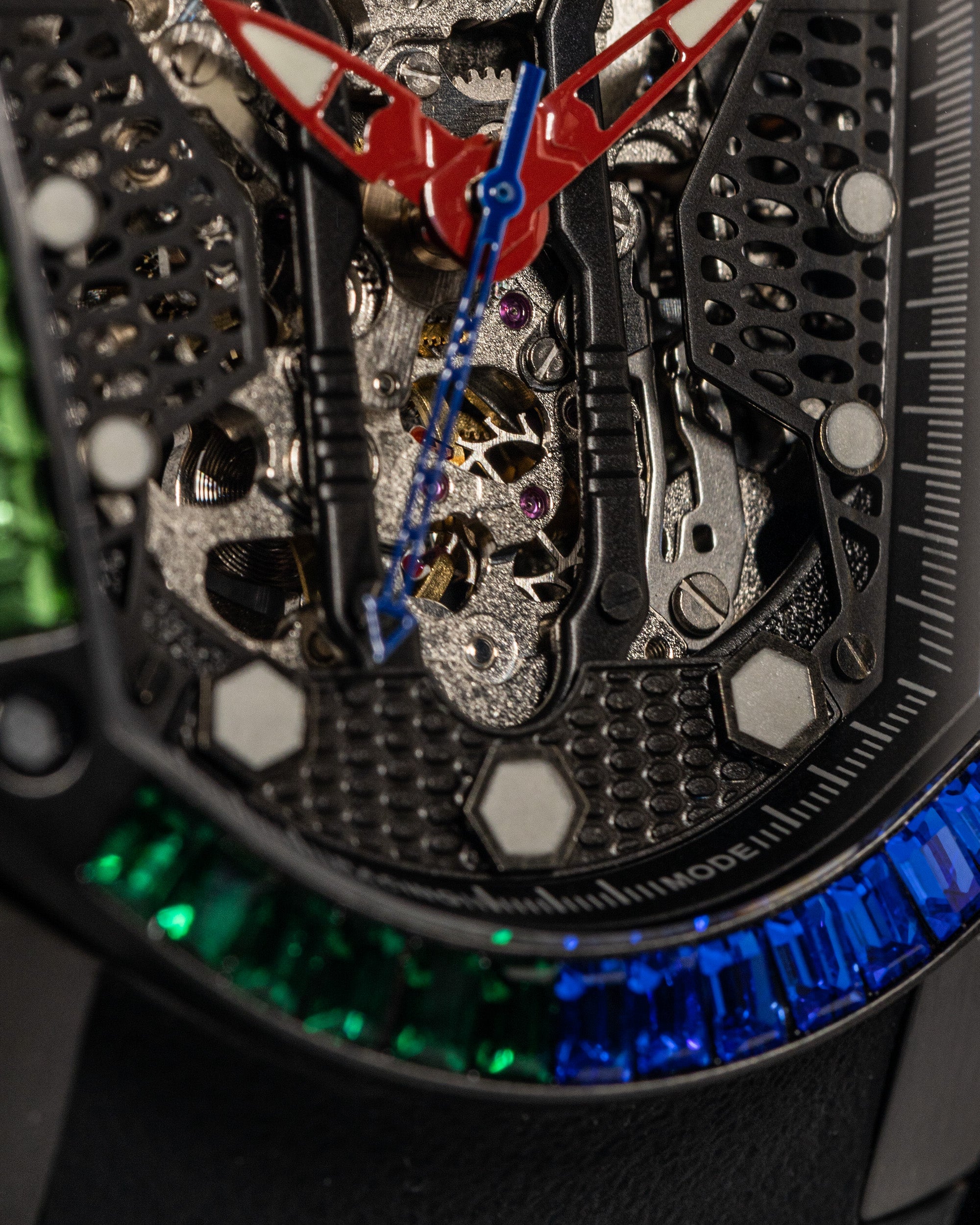 GT Skeleton TW028-D11 (Hitam) dengan Rainbow Swarovski (Tali Getah Hitam)