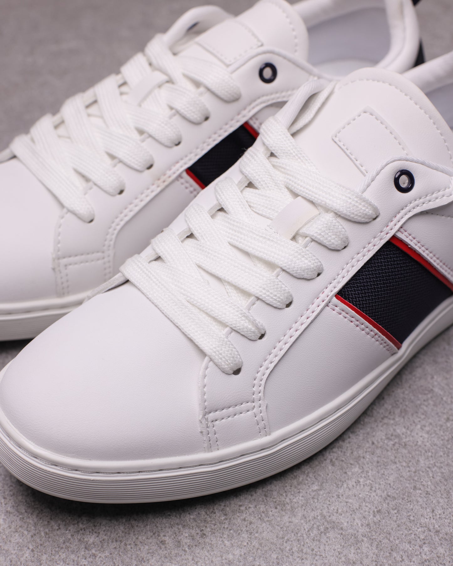 Tomaz TR800M Men's Court Sneakers (White/Navy/Red)