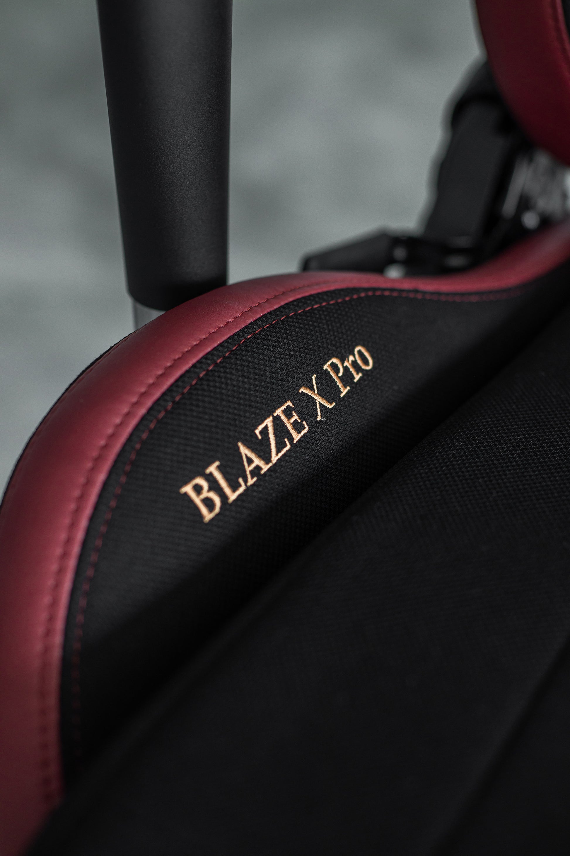 Tomaz Blaze X Pro Gaming Chair (Black Red Fabric) gaming chair, best gaming chair, gaming chair Malaysia, gaming chair murah terbaik, kerusi gaming, kerusi gaming murah, gaming chair budget, gaming chair heavy duty