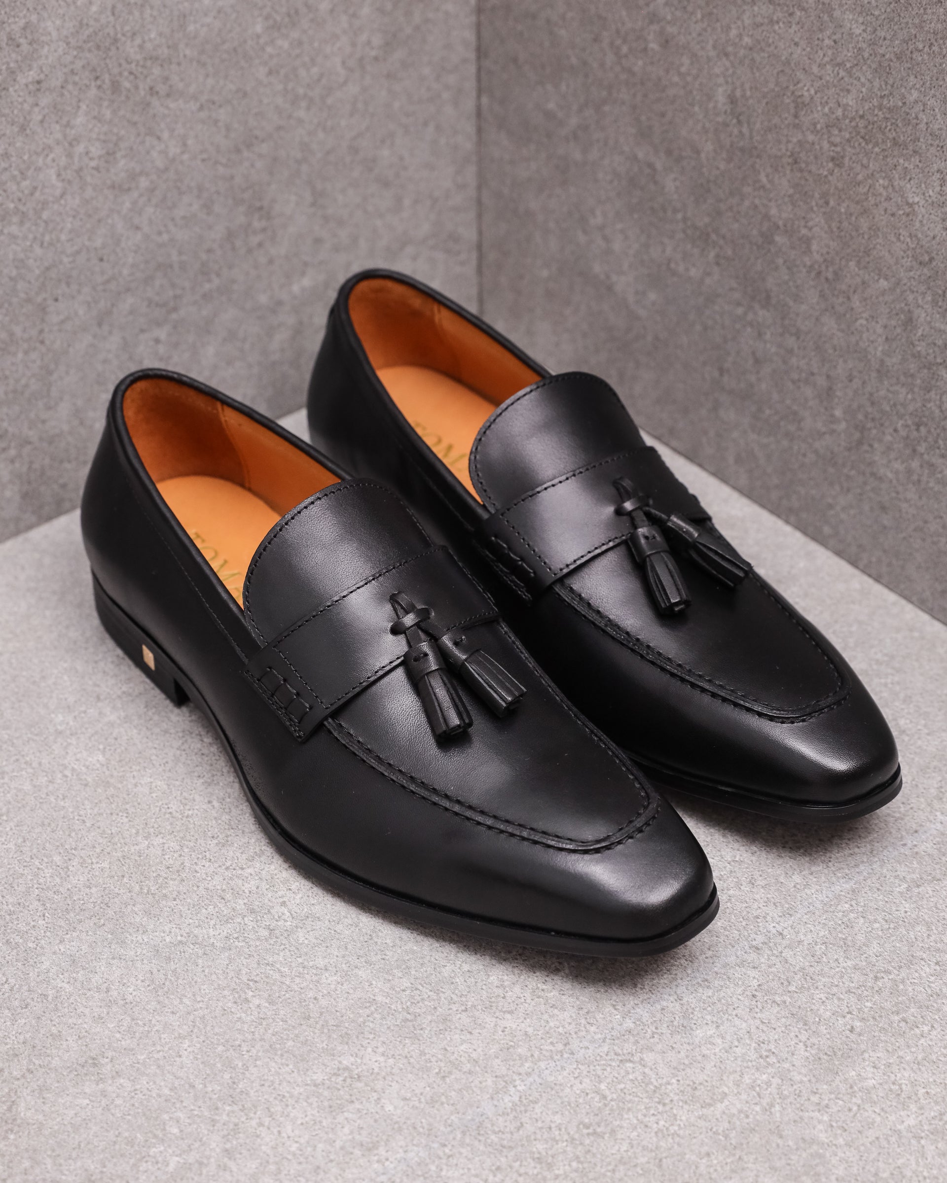 Tomaz F327 Men's Tassel Loafer (Black)