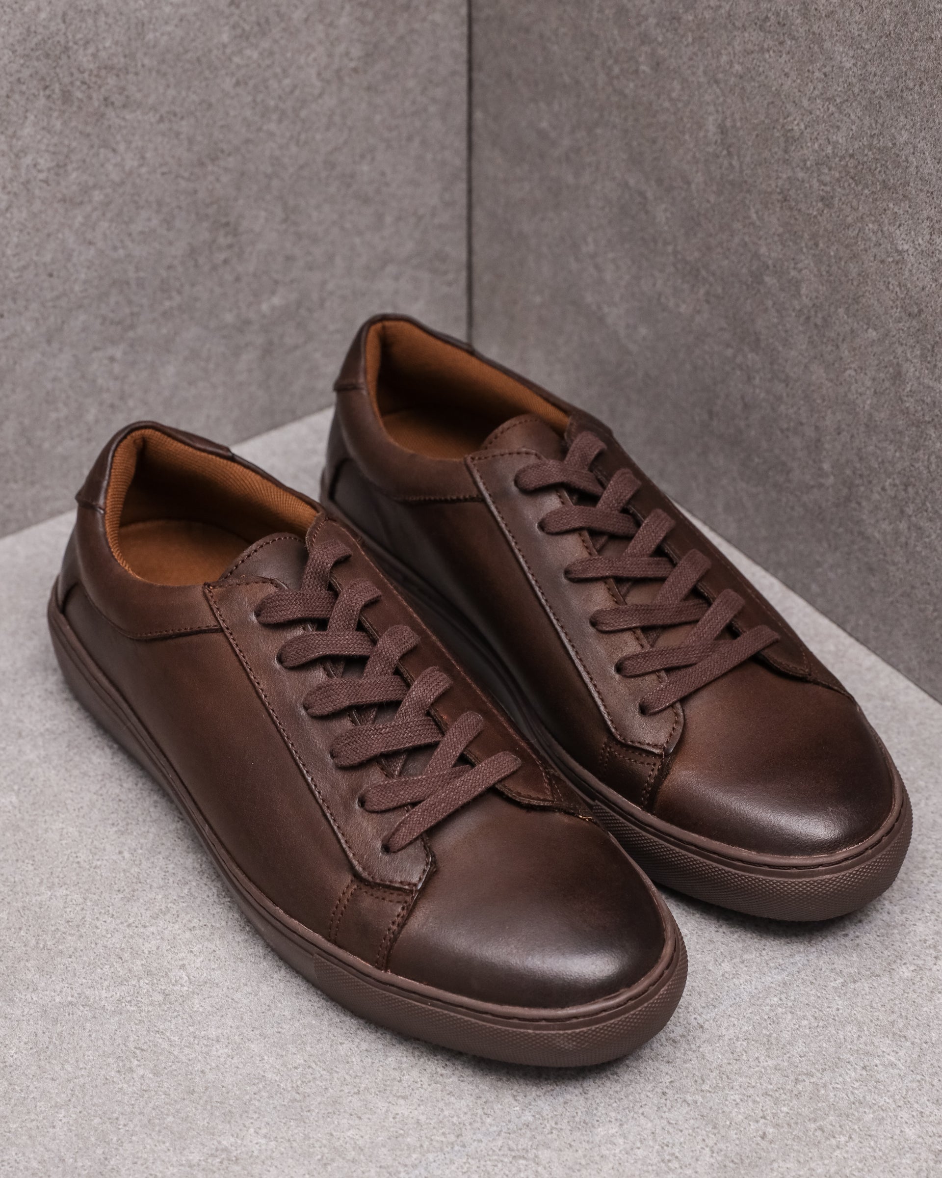 Tomaz C538M Men's Court Sneakers (Coffee)