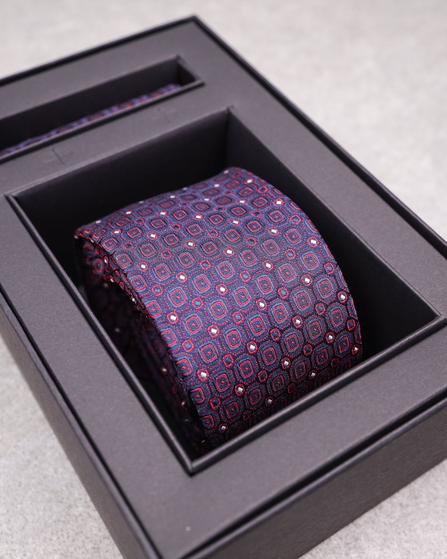 Tomaz TA03B-19 Tie + Pocket Handkerchief Square Boxes Spot (Navy/Red/White) Set