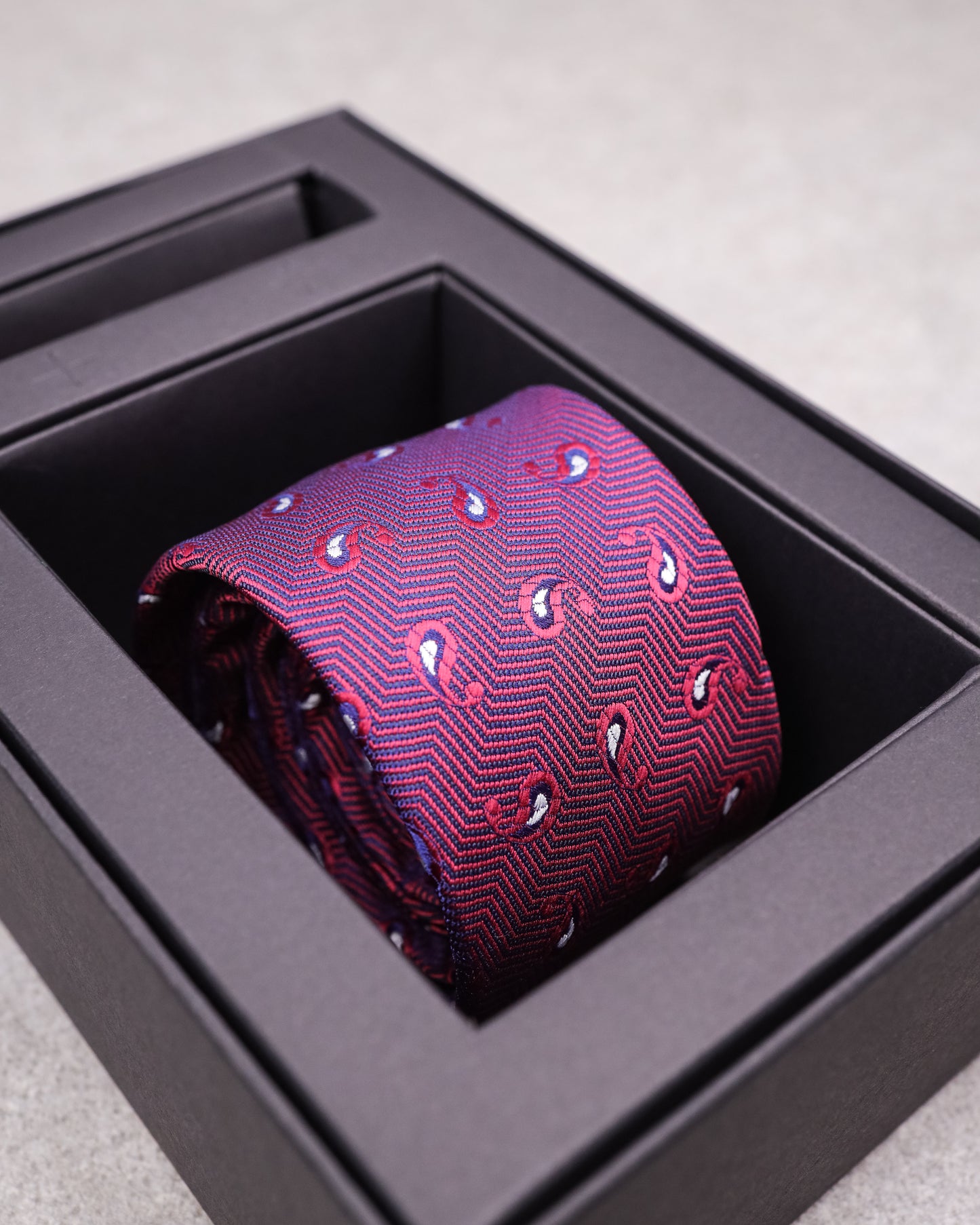 Tomaz TA03B-04 Tie + Pocket Handkerchief Square Dewdrop (Navy/Red/White) Set