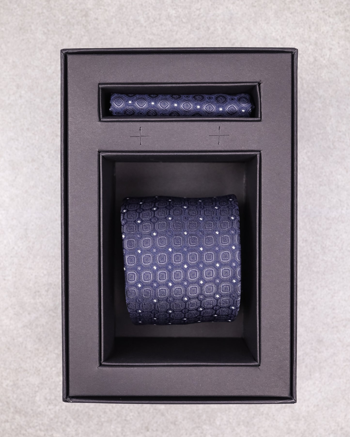 Tomaz TA03B-07 Tie + Pocket Handkerchief Square Boxes Spot (Navy/White) Set