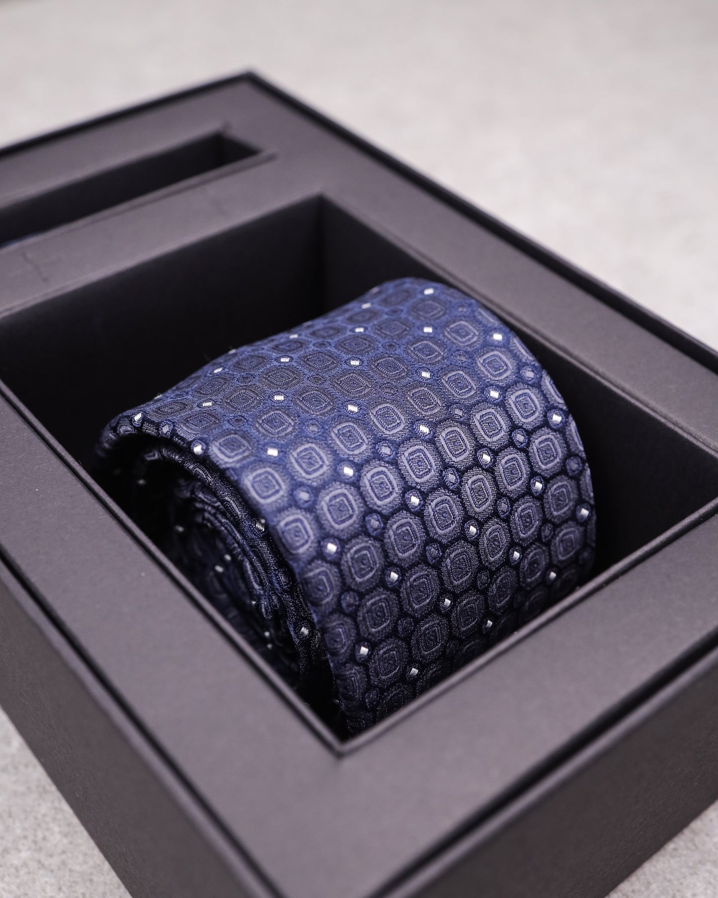 Tomaz TA03B-07 Tie + Pocket Handkerchief Square Boxes Spot (Navy/White) Set