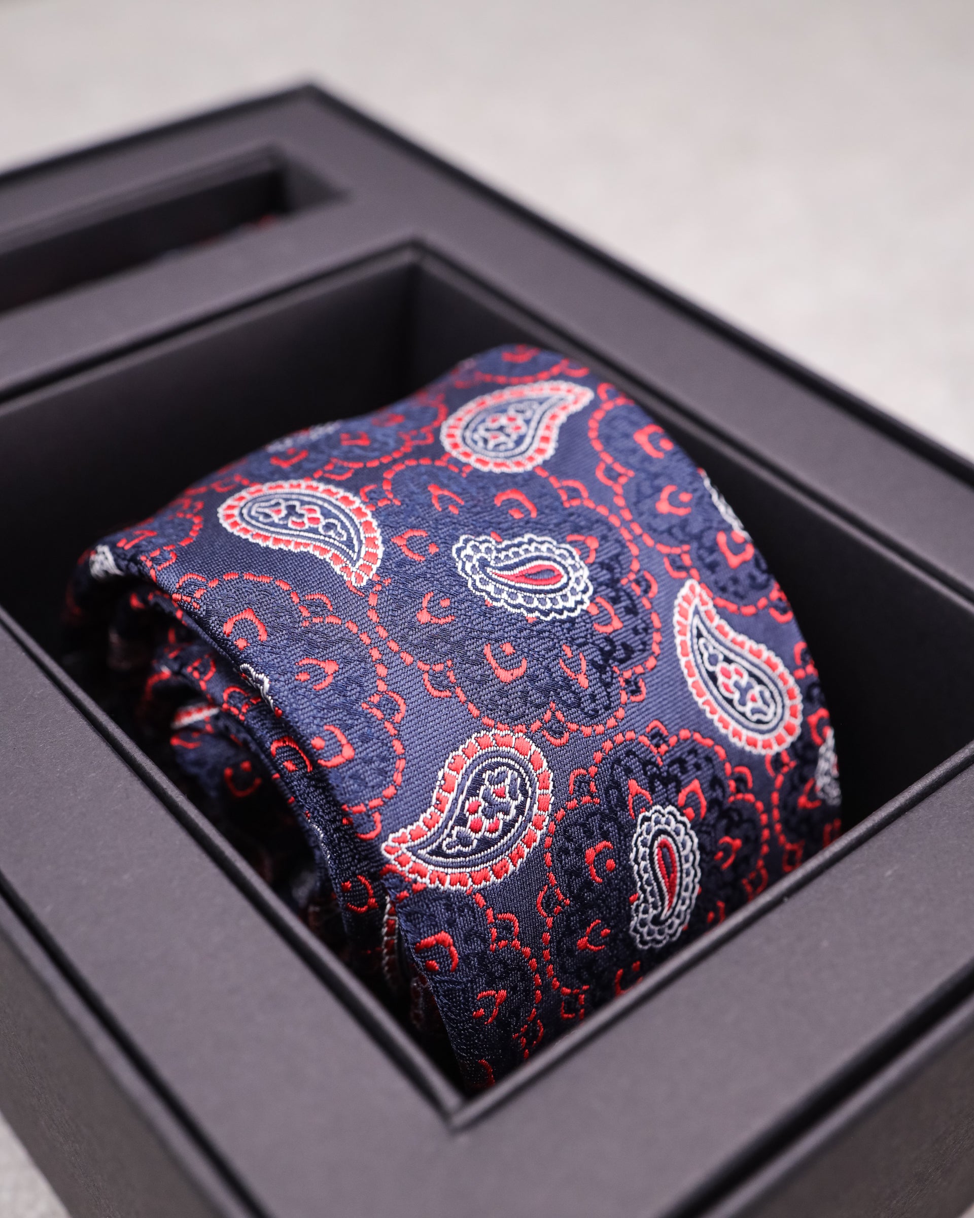 Tomaz TA03B-18 Tie + Pocket Handkerchief Dewdrop with Flower Square (Navy/Red/White) Set