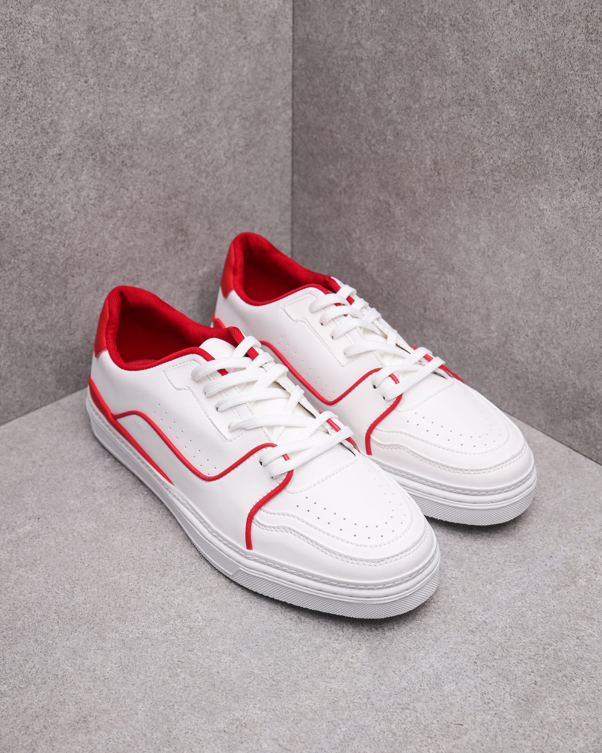 Tomaz TY006 Men's Court Shoes (White/Red)