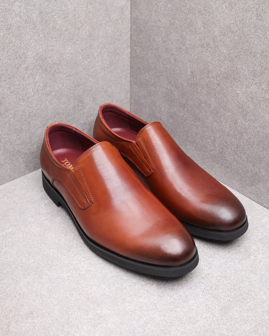 Tomaz HF046 Men's Plain Toe Slip on (Brown)