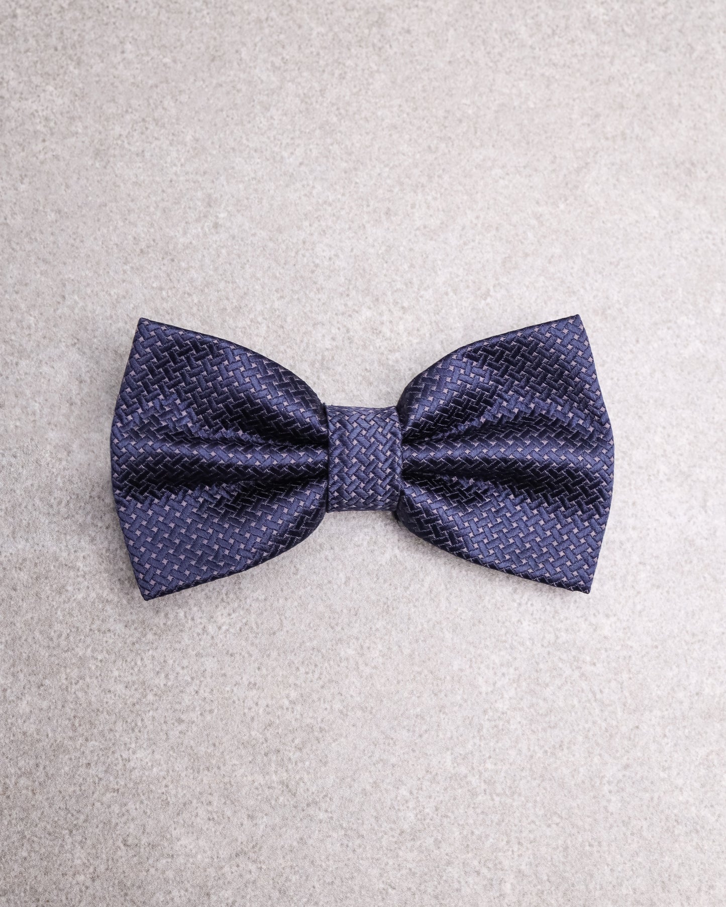 Tomaz TA04-13 Bowtie Polka Dot (Purple)