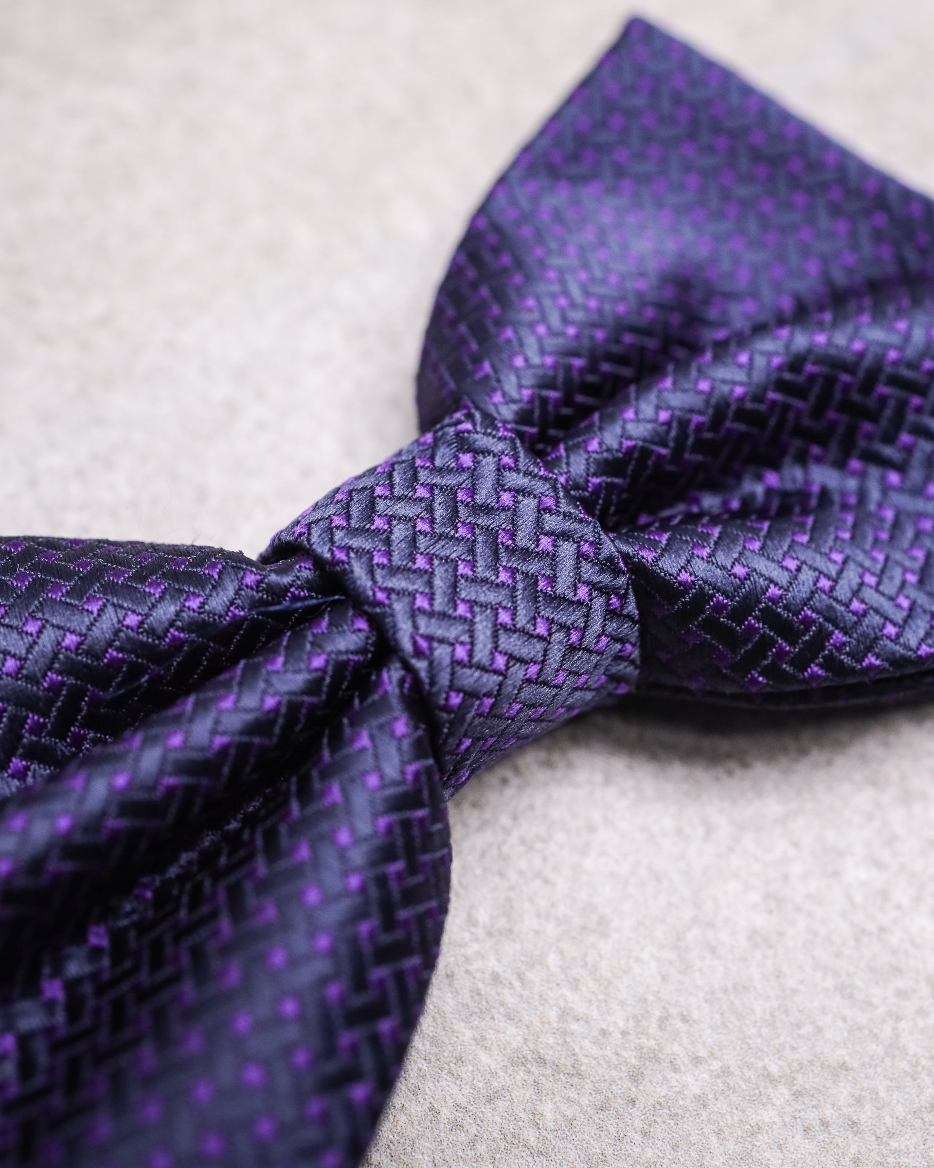 Tomaz TA04-05 Bowtie (Dark Purple)