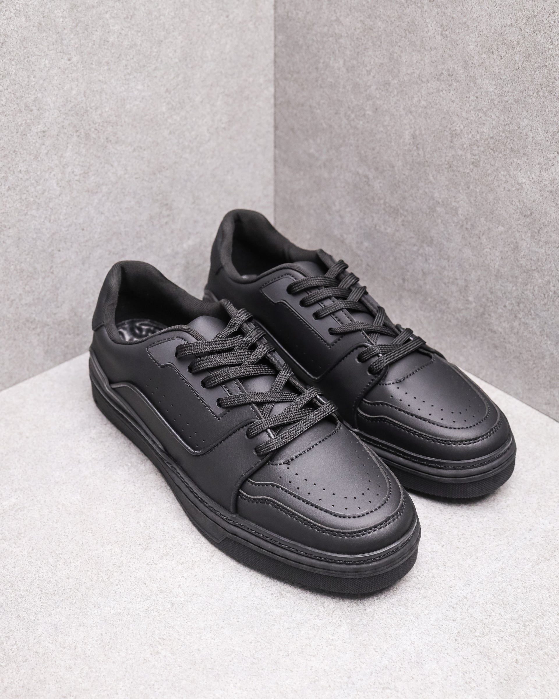 Tomaz TY006 Men's Court Sneakers (Black)