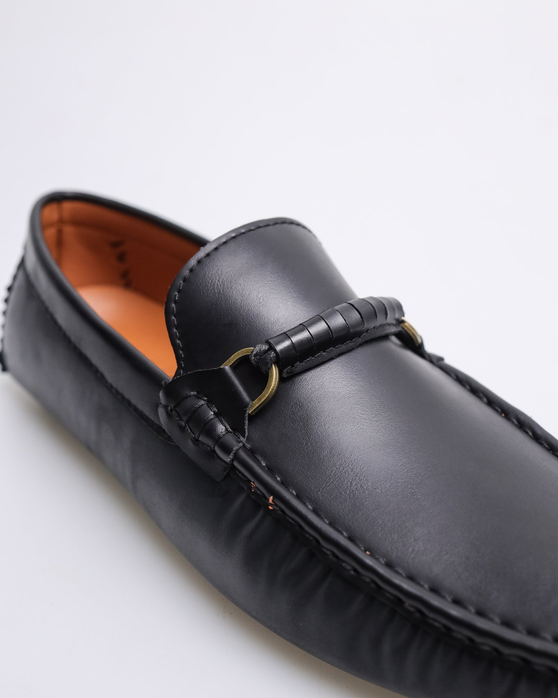 Tomaz C499 Men's Buckle Moccasins (Black)