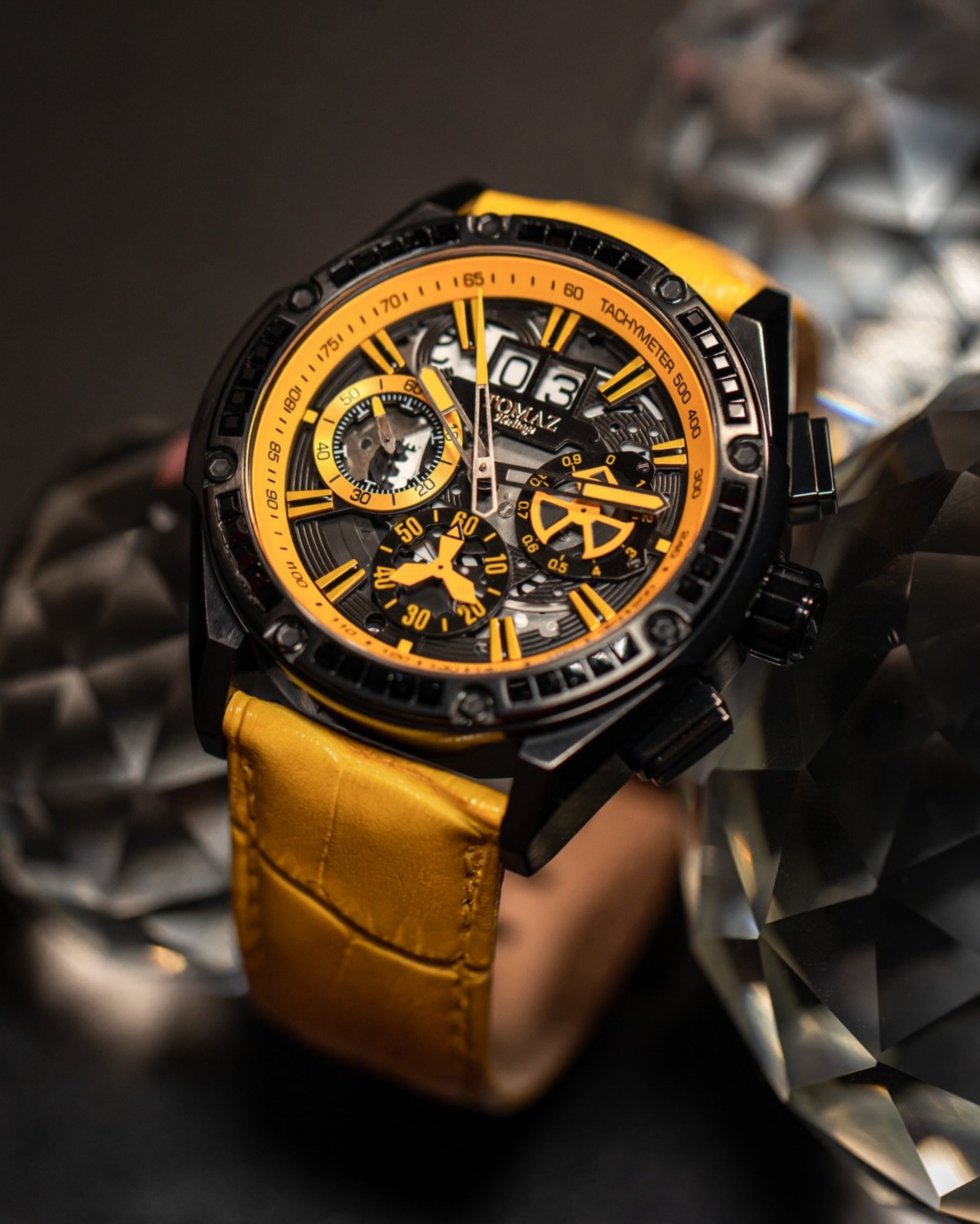 RAWR iii TW024A-D3 (Hitam/Kuning) dengan Swarovski Kuning (Tali Kulit Buluh Kuning)